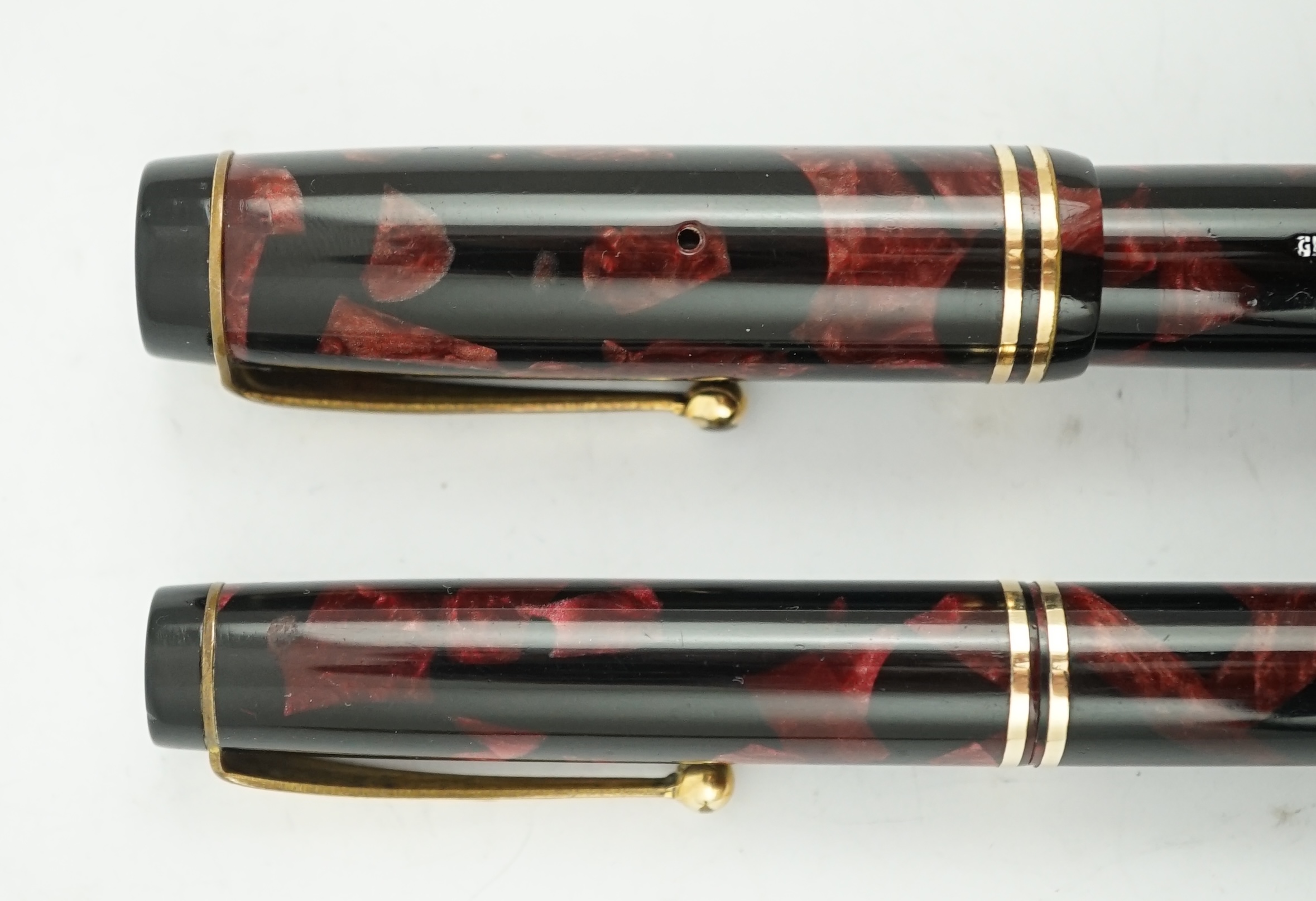 A Parker Senior Duofold burgundy and black fountain pen / pencil set, boxed